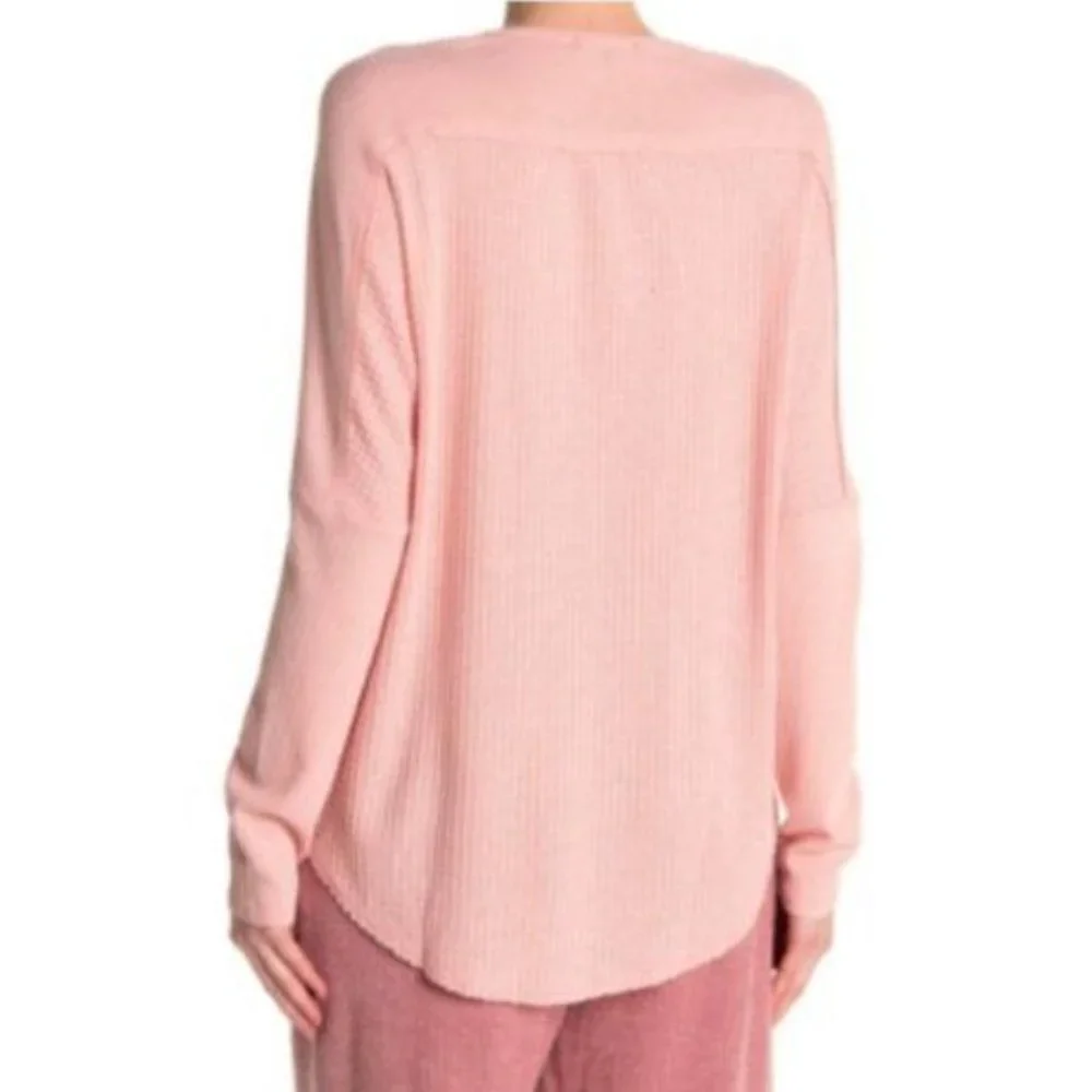 GIBSONLOOK Mixed Rib Waffle Knit Henley In Blush - Picture 2 of 2